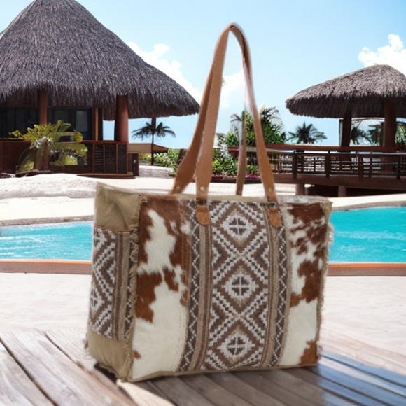 🍂New Tribal Myra Bag Cowhide Canvas Rug Leather Weekender Travel XL Tote Western - Picture 6 of 6